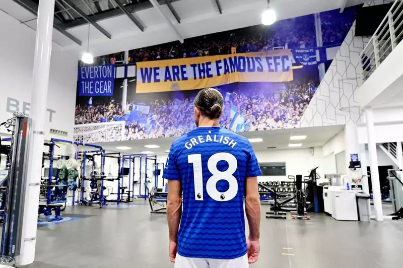 كشف سر اختيار الرقم 18 في مسيرة جريليش مع إيفرتون